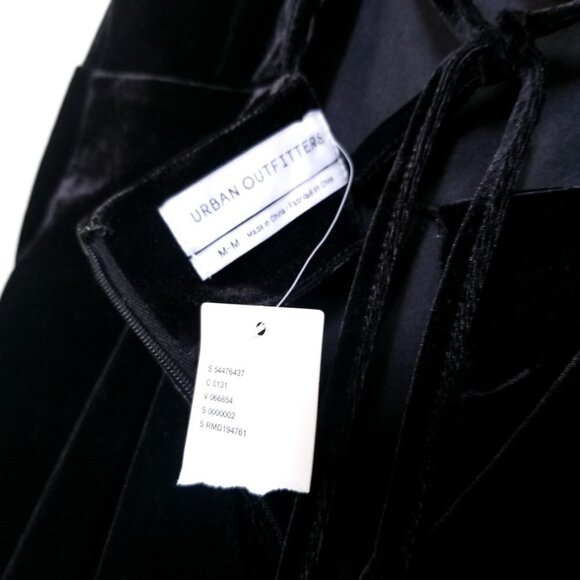 NWT Urban Outfitters UO Velvet Strap-Back Romper in Black Medium - Picture 11 of 13